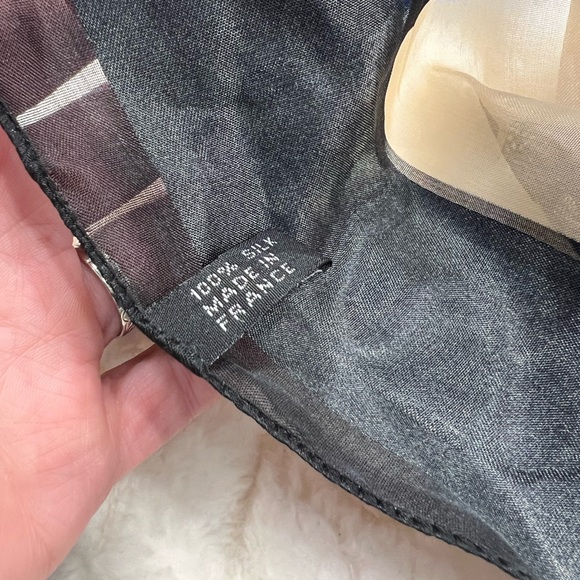 Louis Vuitton Silk Square Monogram Scarf - Picture 8 of 8